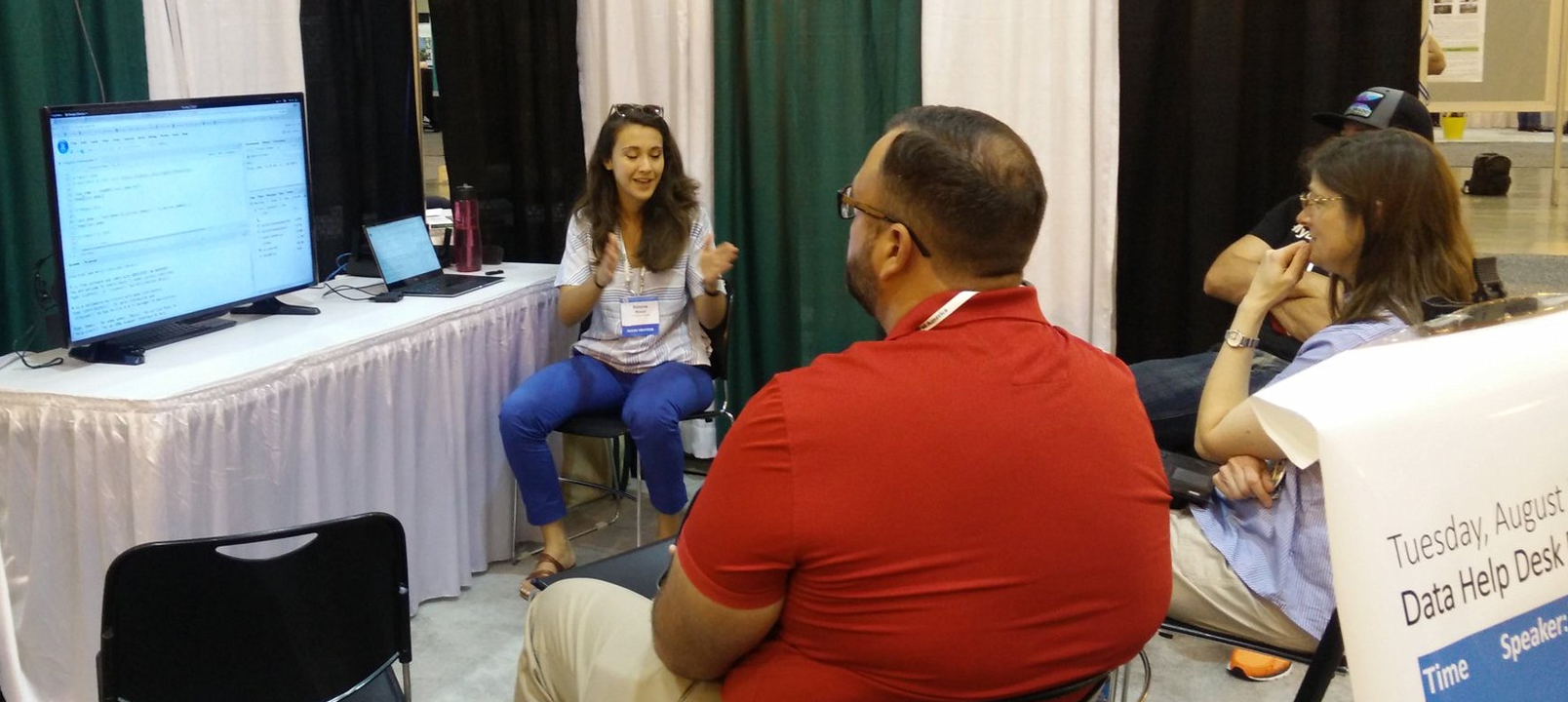 Simona giving a live demo in R at the ESA 2018 Data Help Desk.